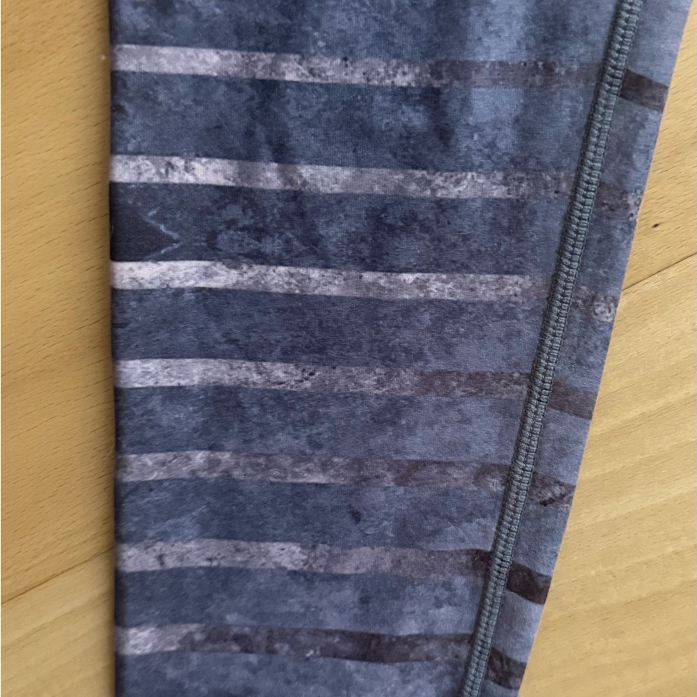 Niyama Sol XS striped print, shades of gray print leggings activewear yoga - Picture 3 of 8